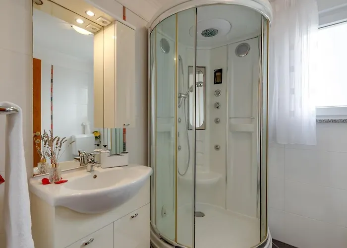 Alisa Lägenhet Ližnjan